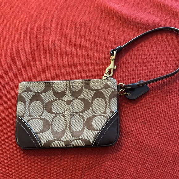 Coach Wristlet- classic monogram - Picture 3 of 5
